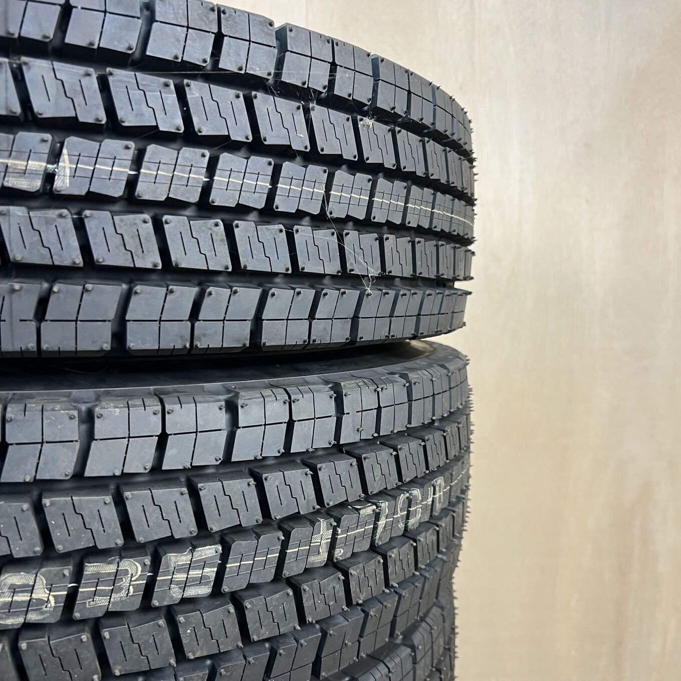 225/80 R17.5 Dunlop SP062 — 102 000 ¥/комплект