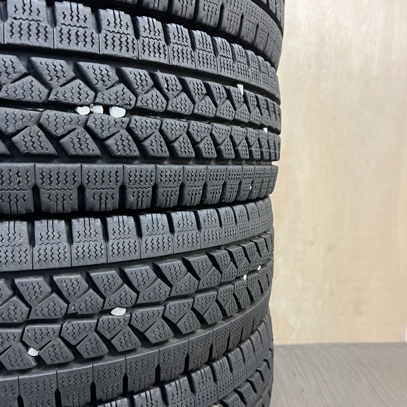 Bridgestone BLIZZAK W979 205/80 R17.5, фото 2