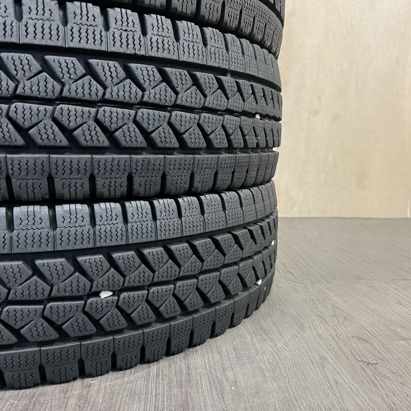 Bridgestone BLIZZAK W979 205/80 R17.5, фото 3