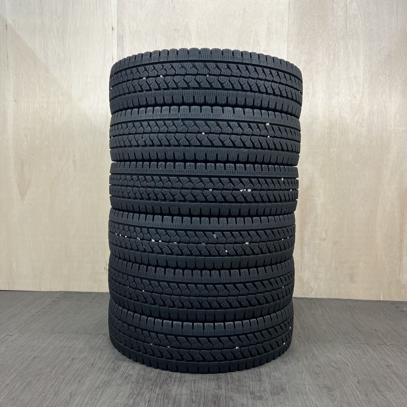 Bridgestone BLIZZAK W979 205/80 R17.5, фото 4