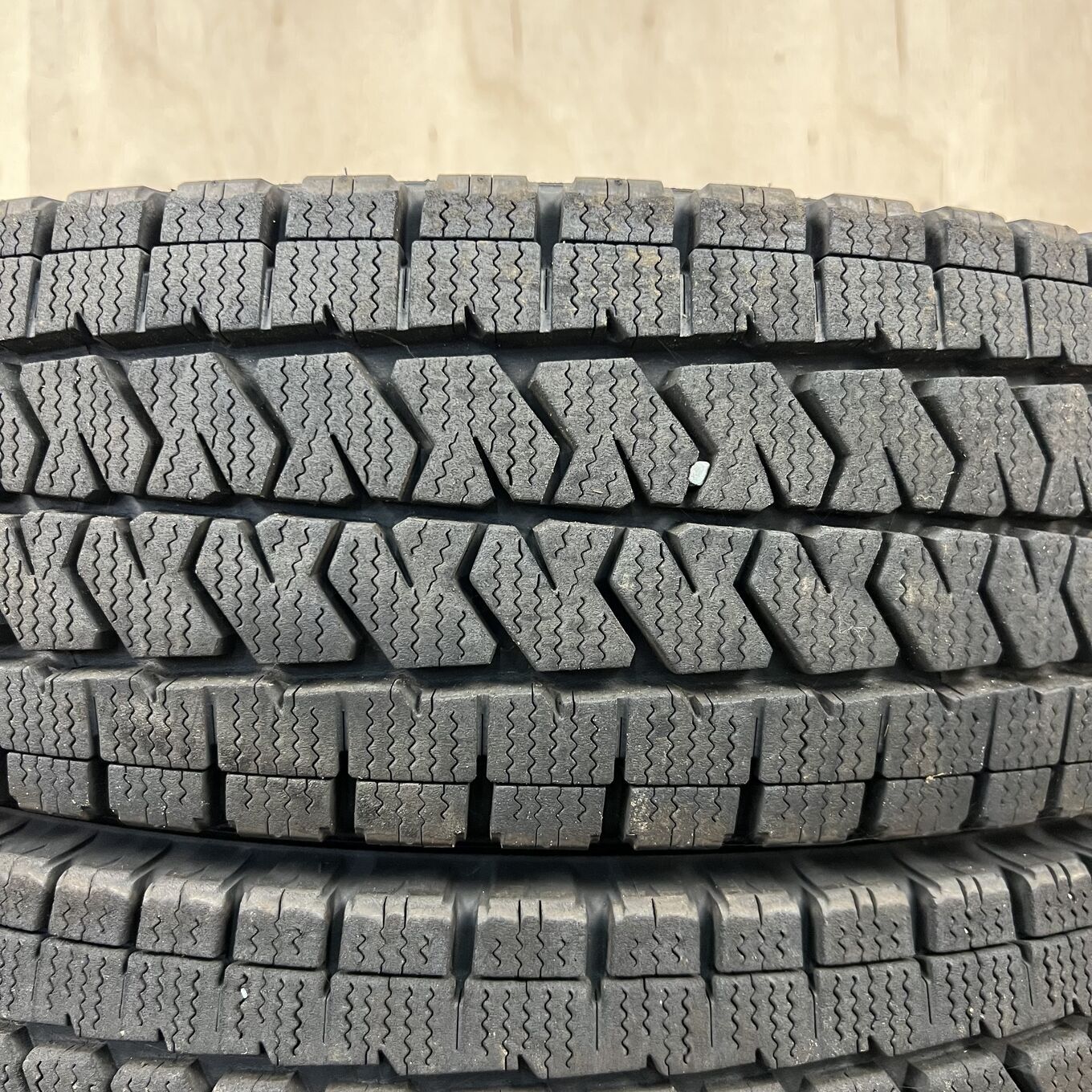 195/80 R15 Bridgestone BLIZZAK W979 — 37 400 ¥/комплект