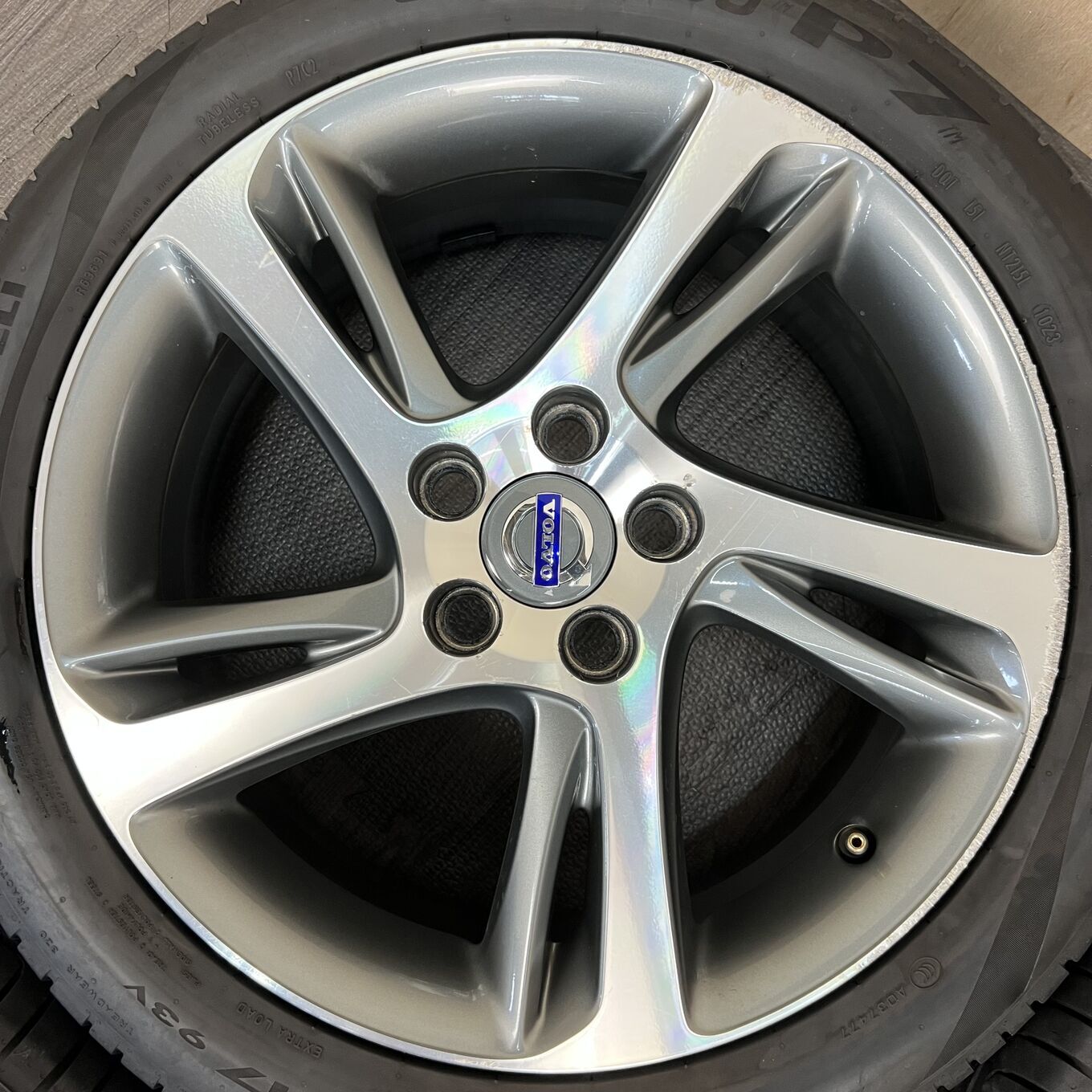 V40 R17 7J ET52.5 5x108, фото 3