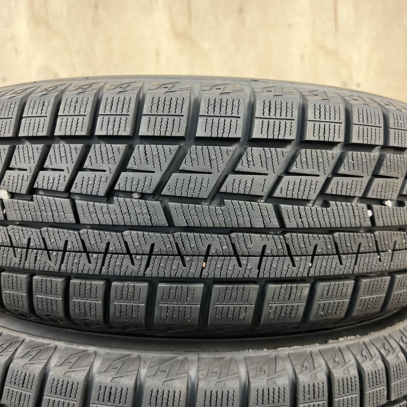 185/60 R15 Yokohama ICE GUARD IG60 — 20 400 ¥/комплект