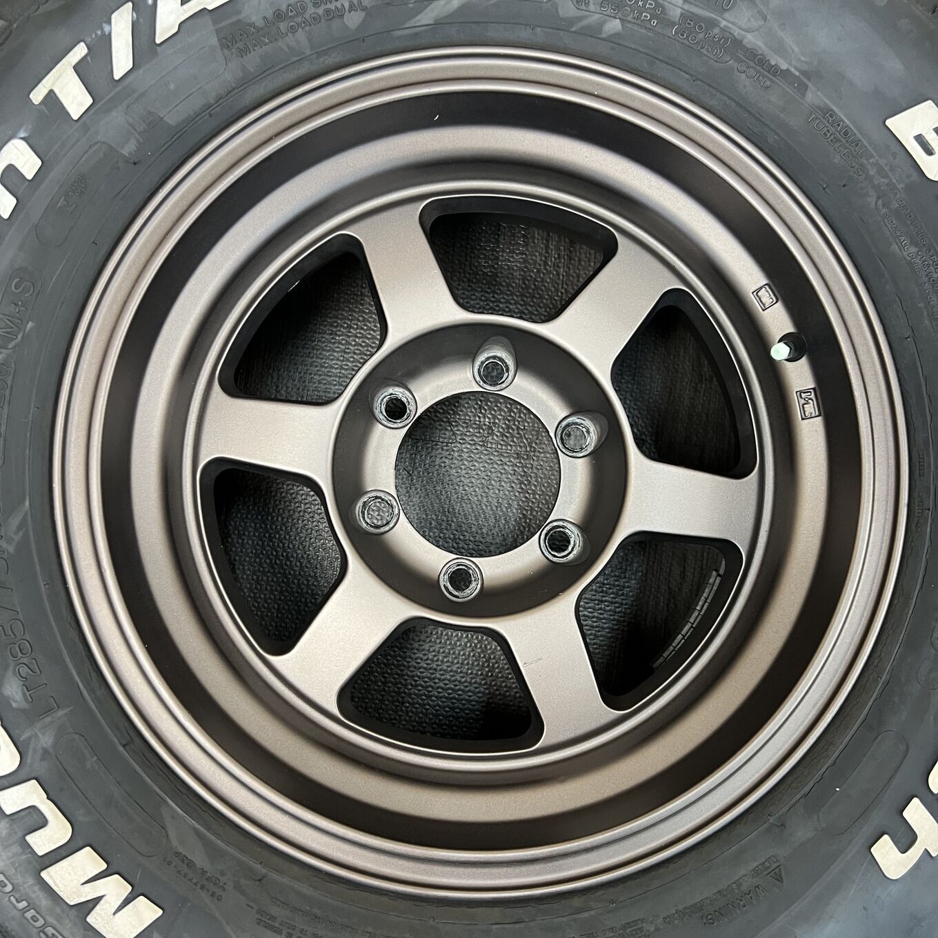 R16 8J ET0 6x139.7 VOLK RACING TE37 — 68 000 ¥/комплект
