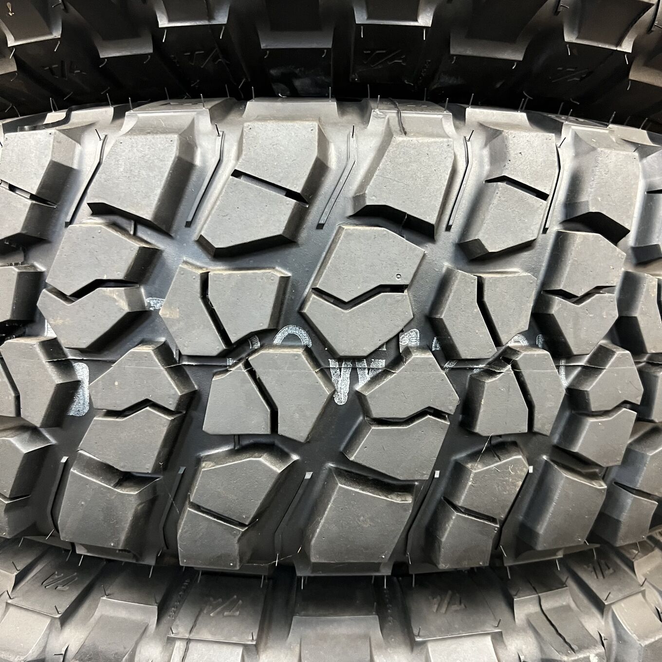 Bfgoodrich MUD-TERRAIN T/A KM2 285/75 R16, фото 3