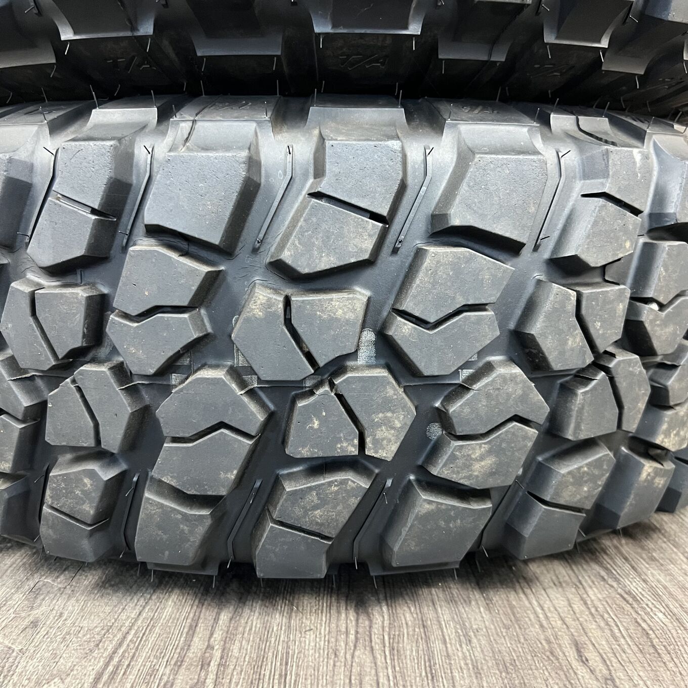 Bfgoodrich MUD-TERRAIN T/A KM2 285/75 R16, фото 4