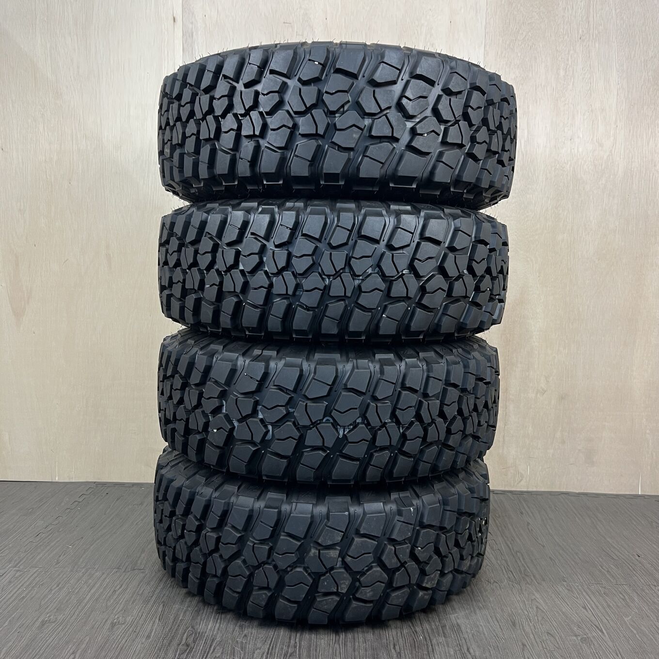Bfgoodrich MUD-TERRAIN T/A KM2 285/75 R16, фото 5