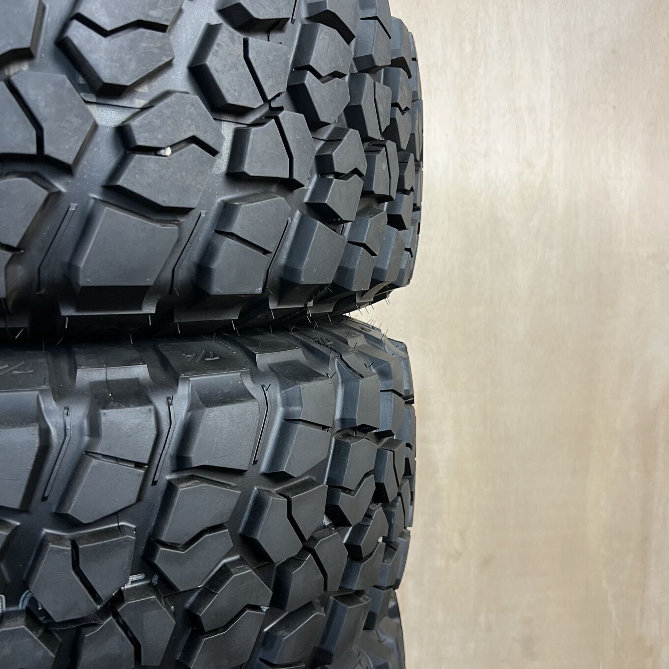 Bfgoodrich MUD-TERRAIN T/A KM2 285/75 R16, фото 6