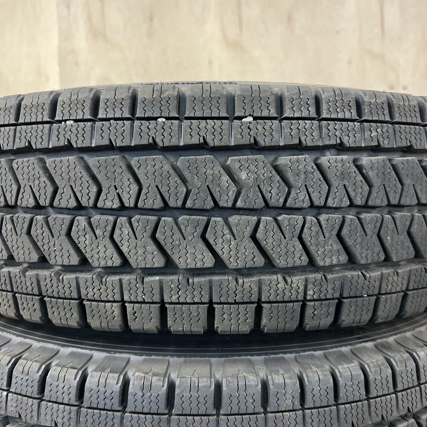 185/80 R14 Bridgestone BLIZZAK VL10A — 25 500 ¥/комплект