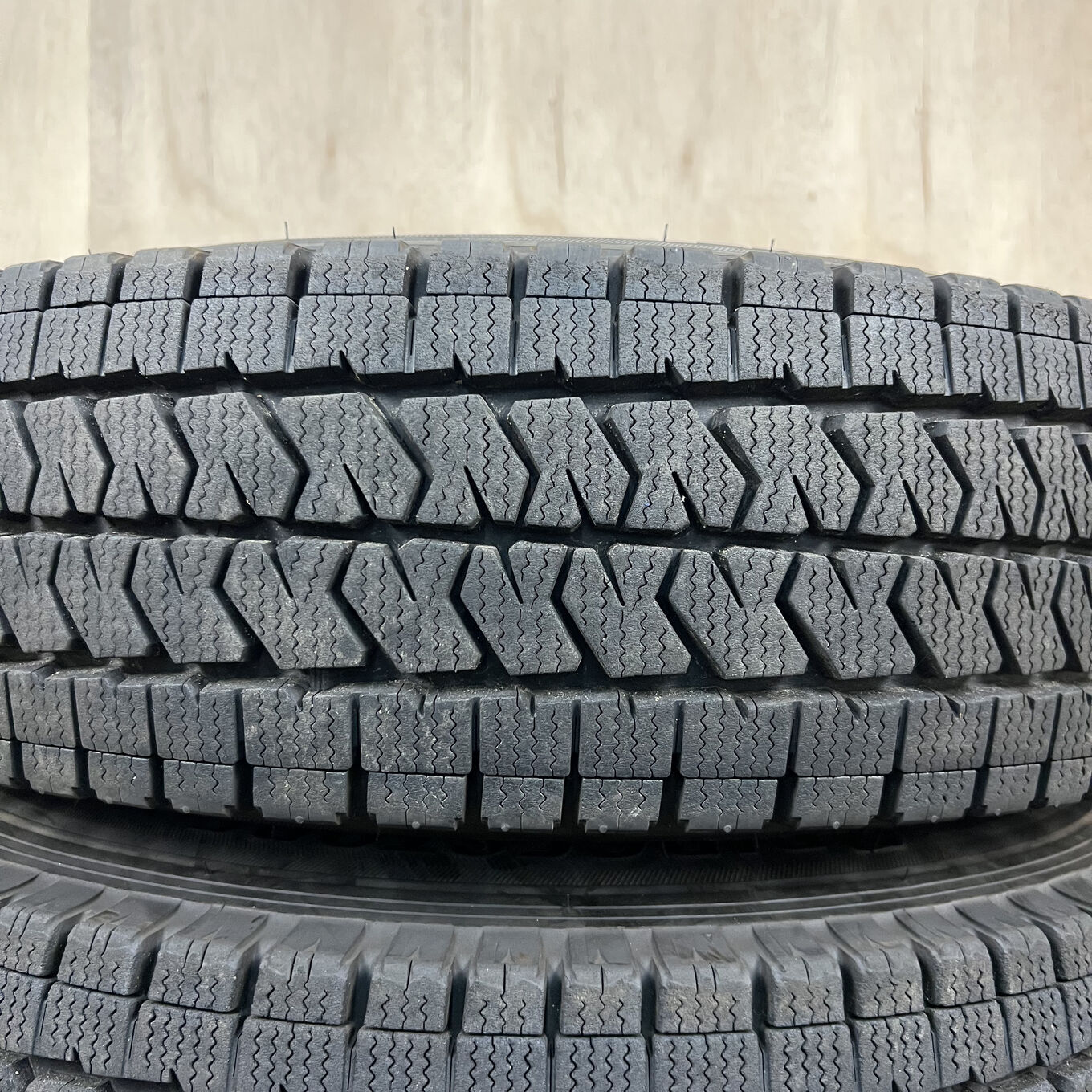 195/80 R15 Bridgestone BLIZZAK VL10 — 34 000 ¥/комплект