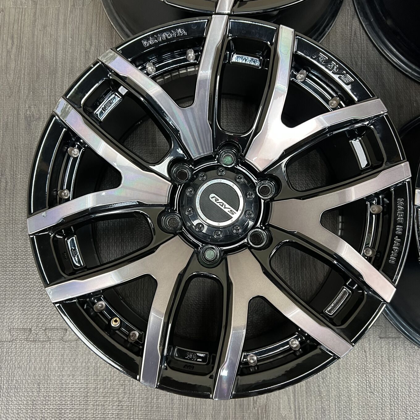 R17 8J ET20 6x139.7 DAYTONA FDX-F6 — 68 000 ¥/комплект