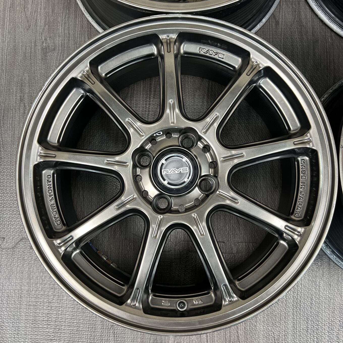 R16 6.5J ET38 4x100 GRAM LIGHTS — 54 400 ¥/комплект