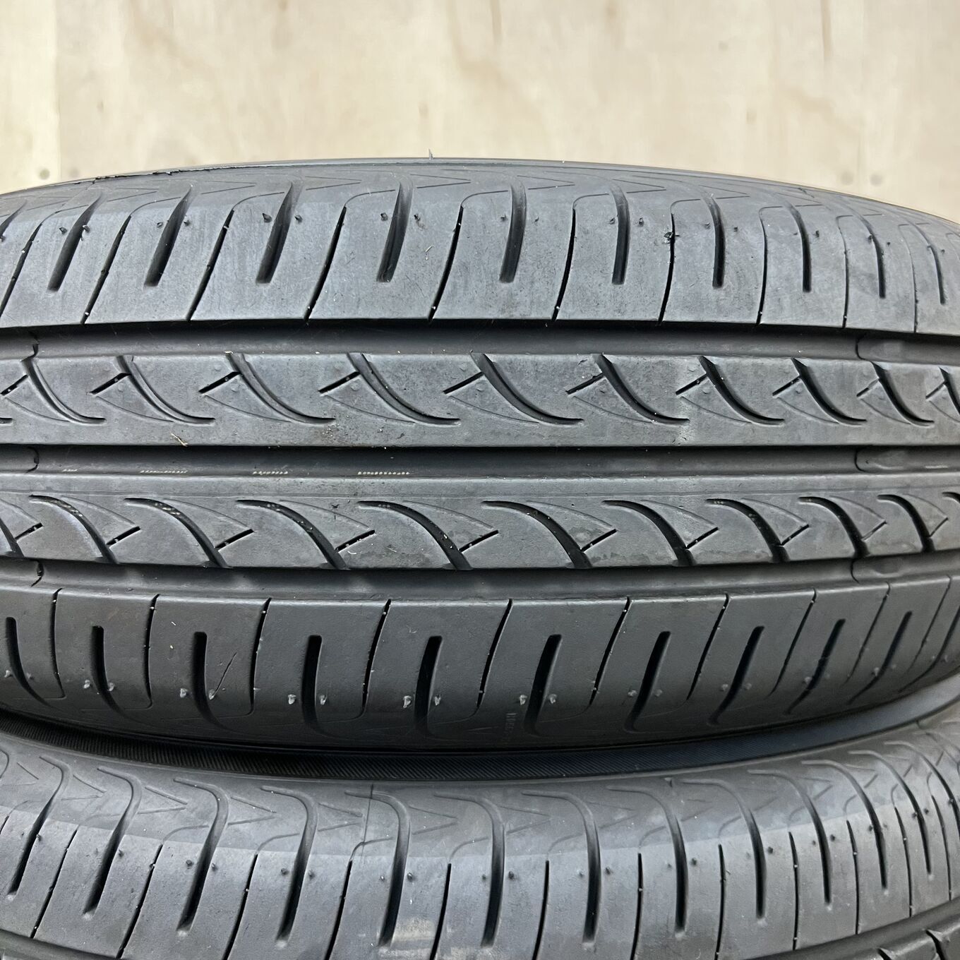 185/70 R14 Yokohama BLUEARTH — 17 000 ¥/комплект