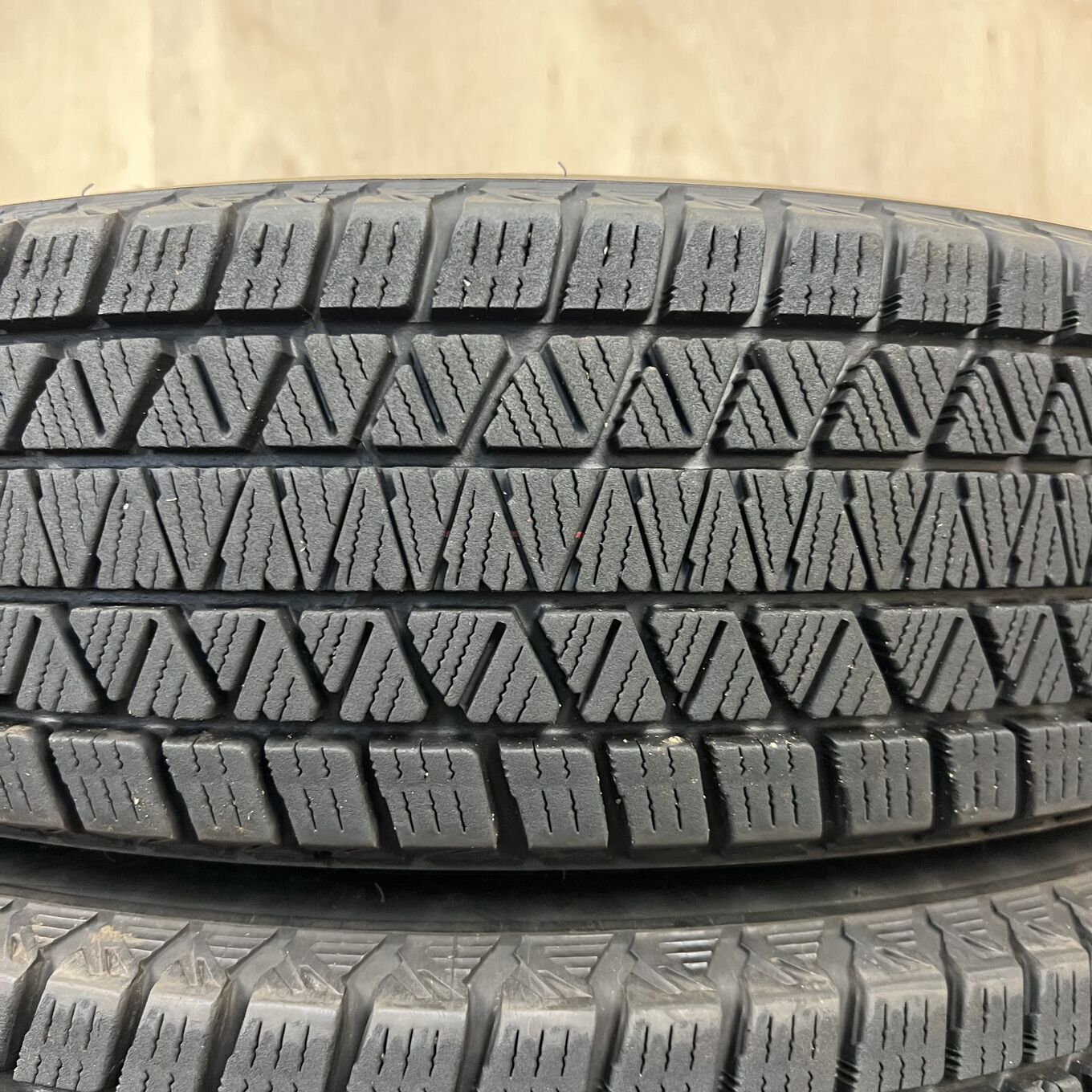 175/80 R16 Bridgestone BLIZZAK DM-V1 — 17 000 ¥/комплект