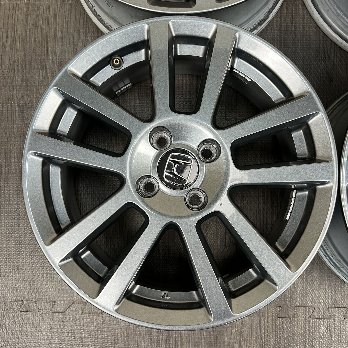 R16 6J ET50 4x100 FIT — 35 700 ¥/комплект