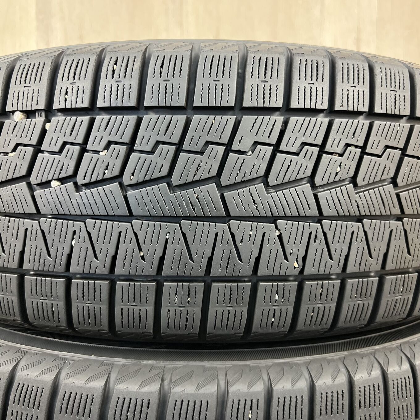 215/50 R18 Yokohama ICE GUARD IG70 — 21 300 ¥/комплект