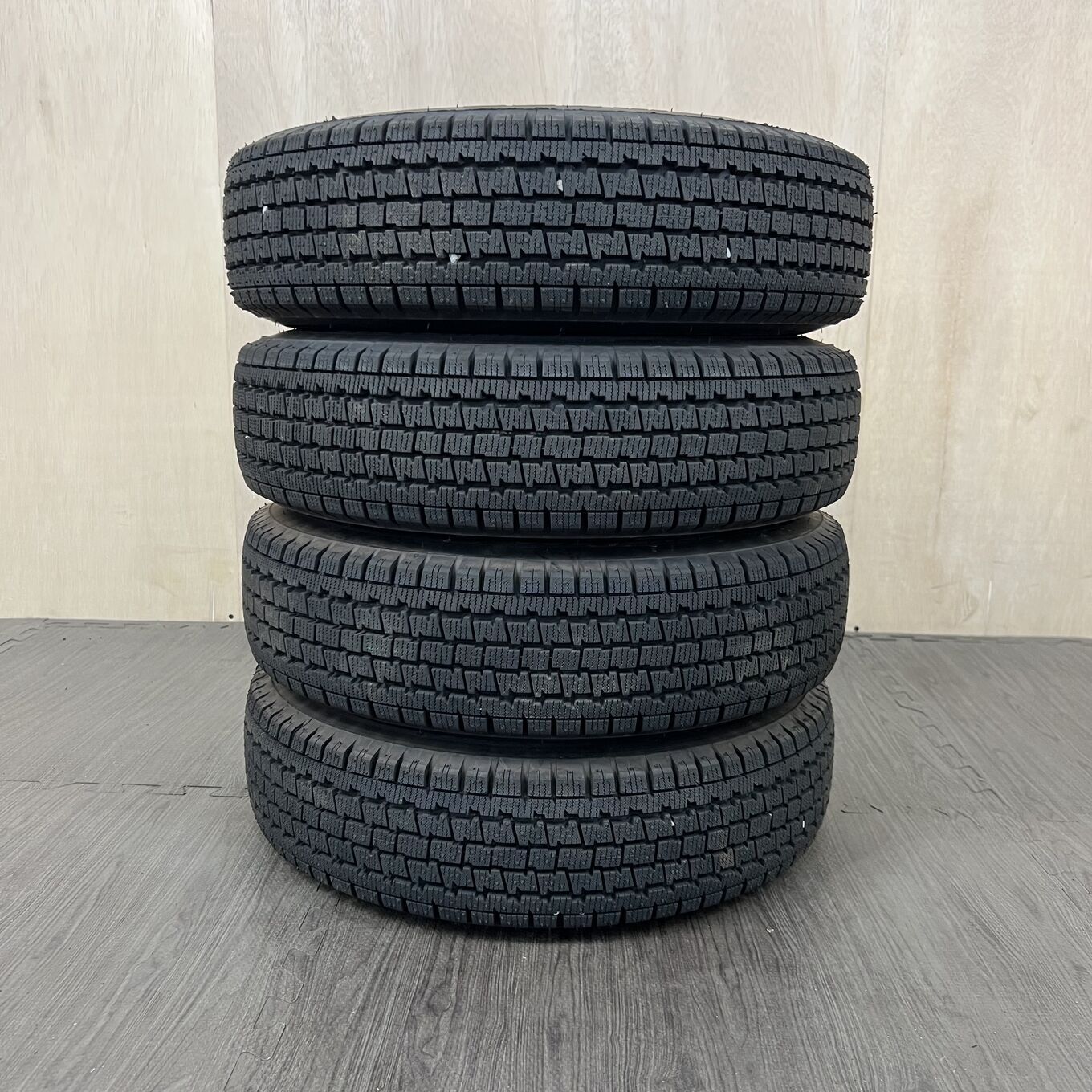 Bridgestone W300 145/80 R12, фото 5