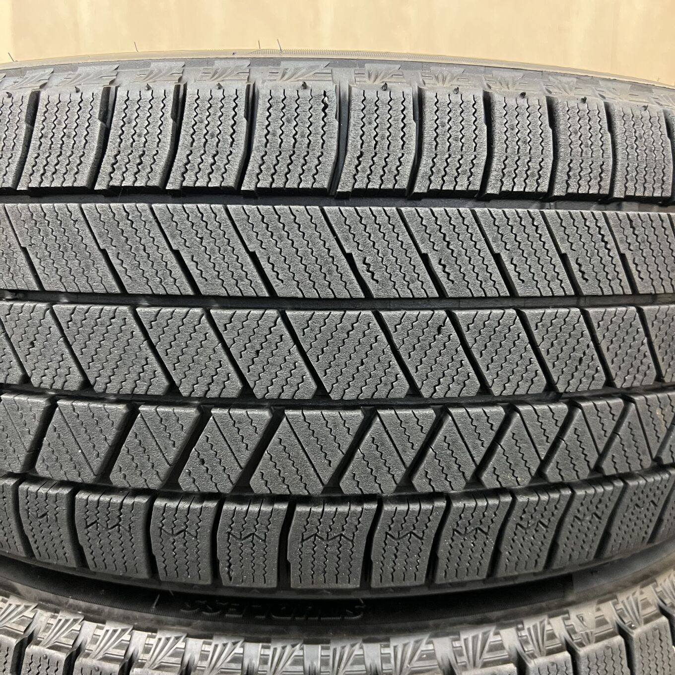 225/40 R18 Bridgestone BLIZZAK VRX3 — 34 000 ¥/комплект