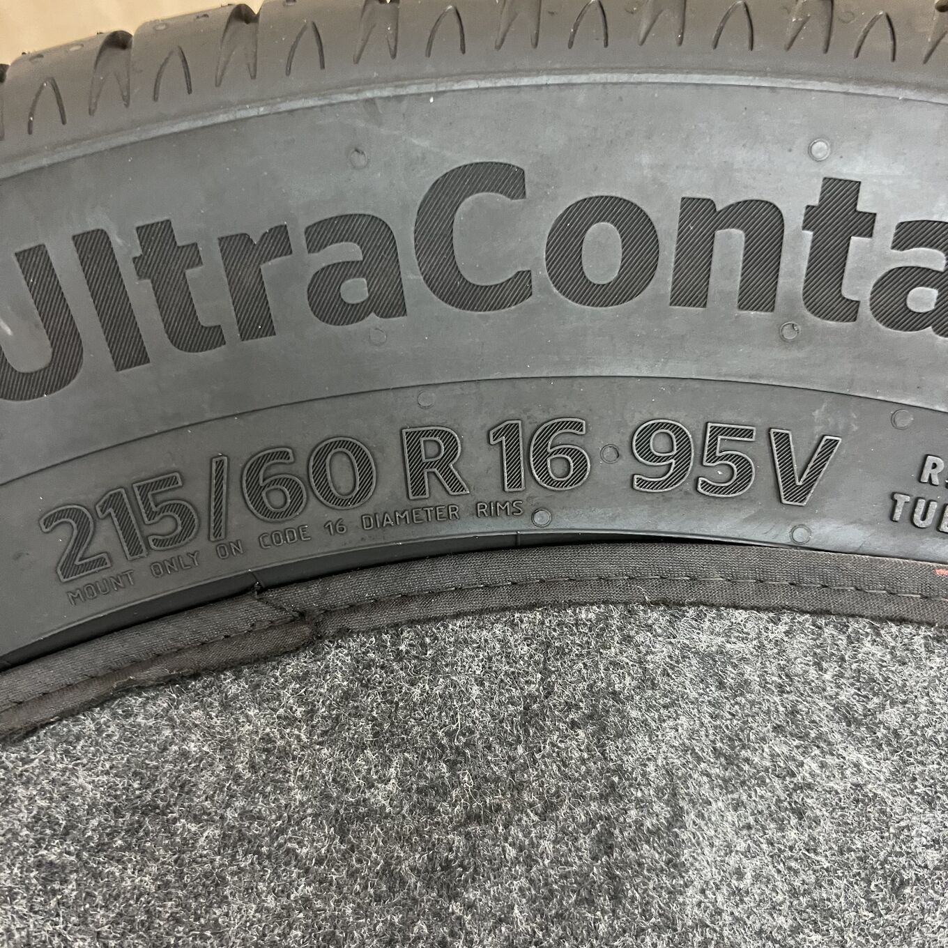 Continental ULTRACONTACT UC7 215/60 R16, фото 6
