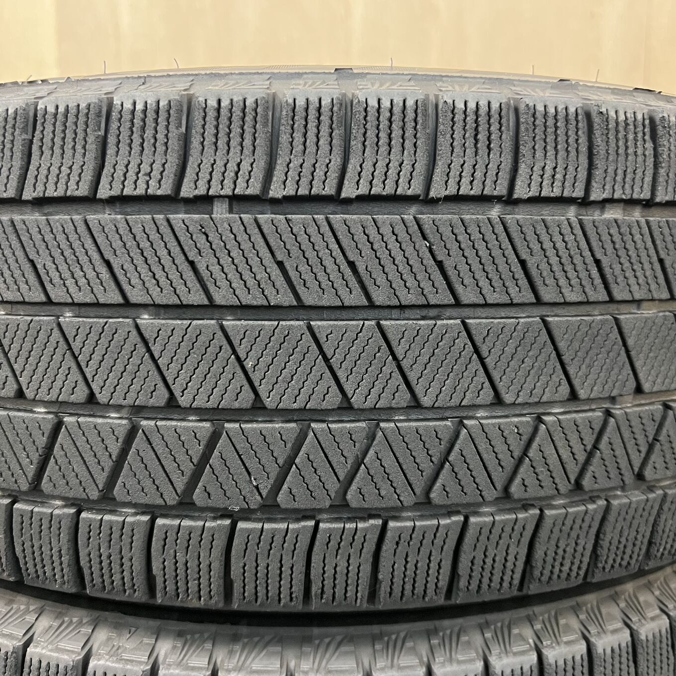 205/60 R16 Bridgestone BLIZZAK VRX3 — 20 400 ¥/комплект