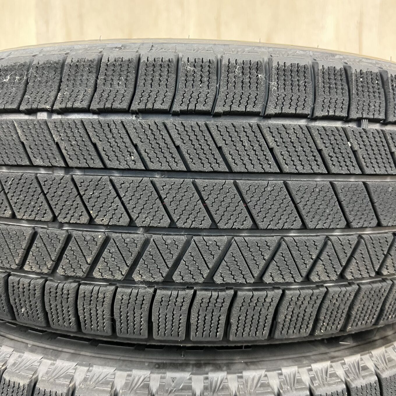 215/60 R16 Bridgestone BLIZZAK VRX3 — 14 500 ¥/комплект