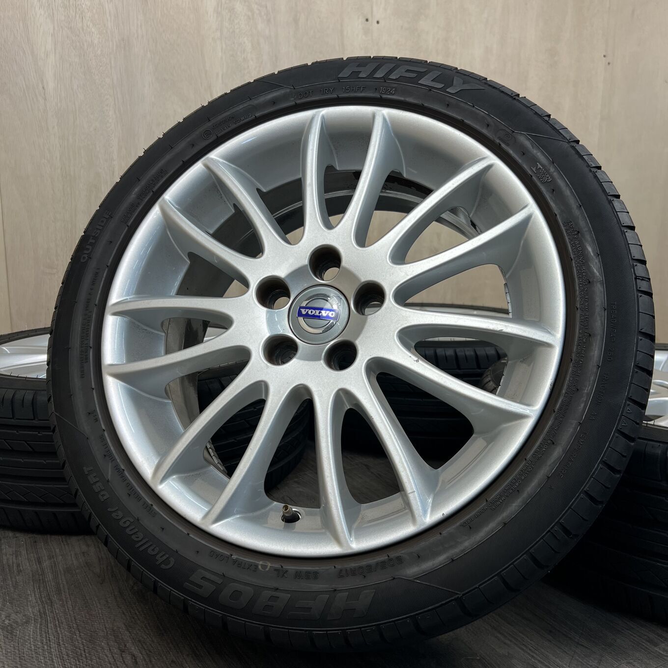 Б/У колесо в сборе 205/50 R17 Hifly S40, V50, C30, V40, артикул 0318AS000926