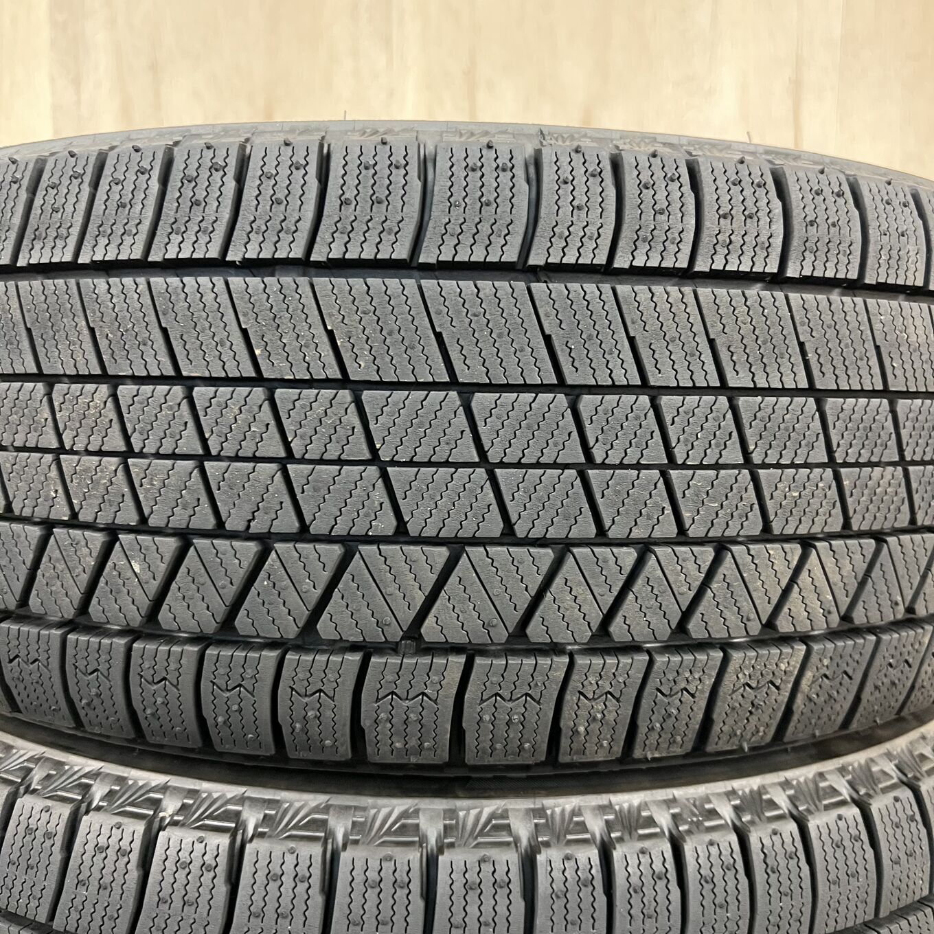 225/50 R17 Bridgestone BLIZZAK VRX3 — 51 000 ¥/комплект