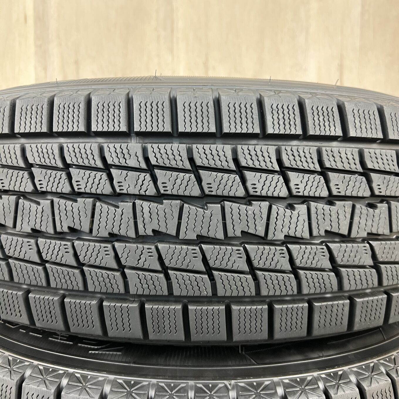 225/60 R18 Goodyear ICE NAVI SUV — 34 000 ¥/комплект