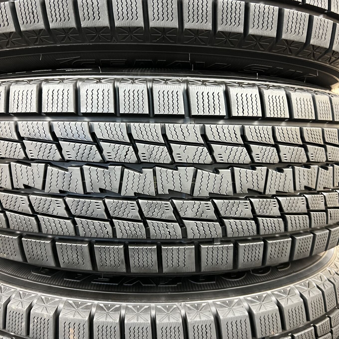 Goodyear ICE NAVI SUV 225/60 R18, фото 2