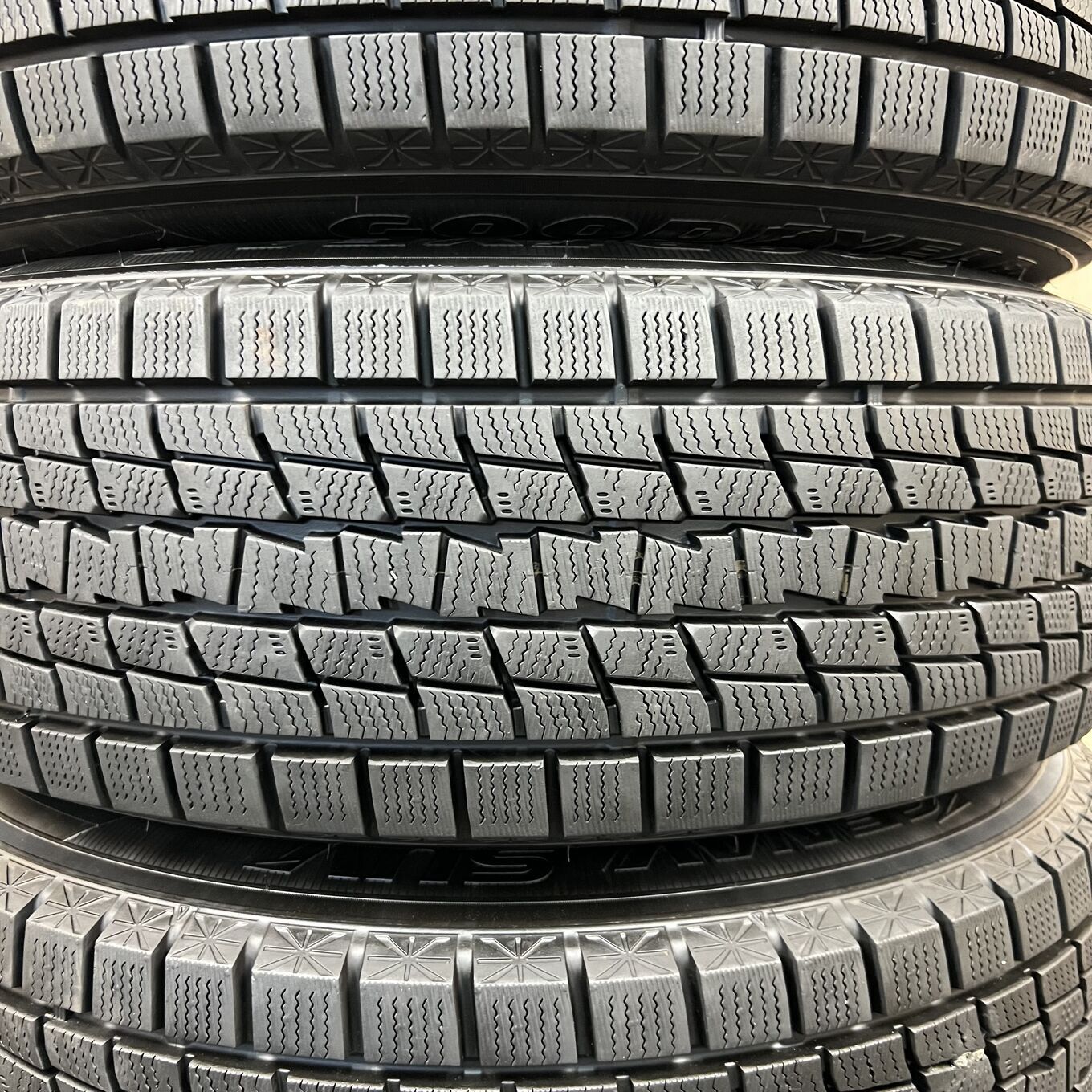 Goodyear ICE NAVI SUV 225/60 R18, фото 3