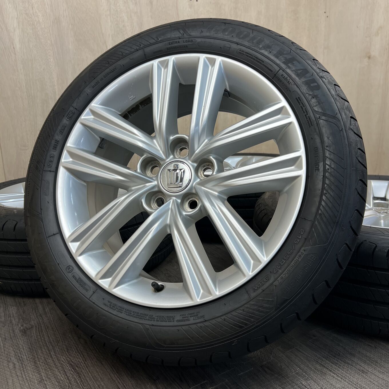 Б/У колесо в сборе 215/55 R17 Goodyear CROWN, артикул 0329AS000926