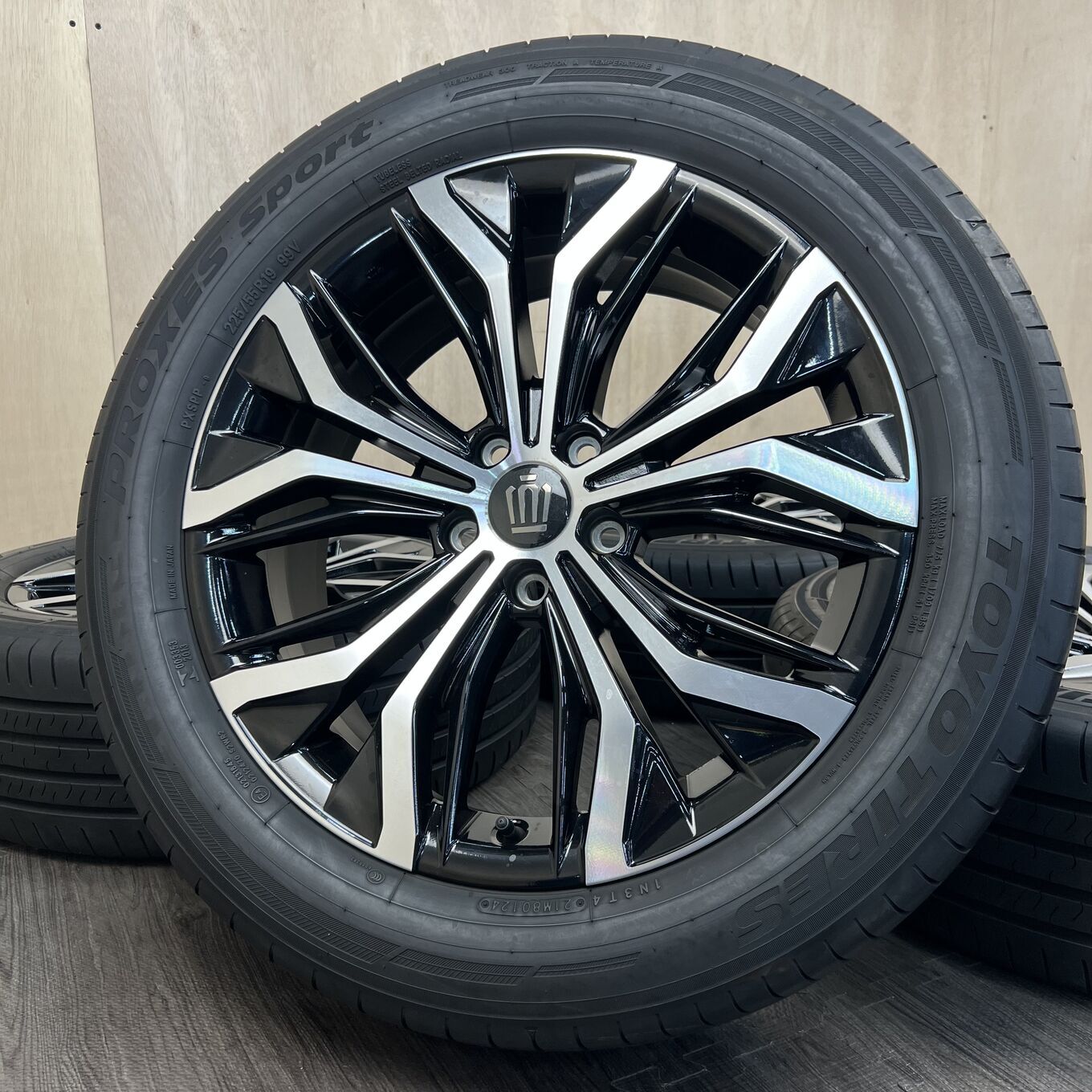 Б/У колесо в сборе 225/55 R19 Toyo CROWN, артикул 0330AS000926
