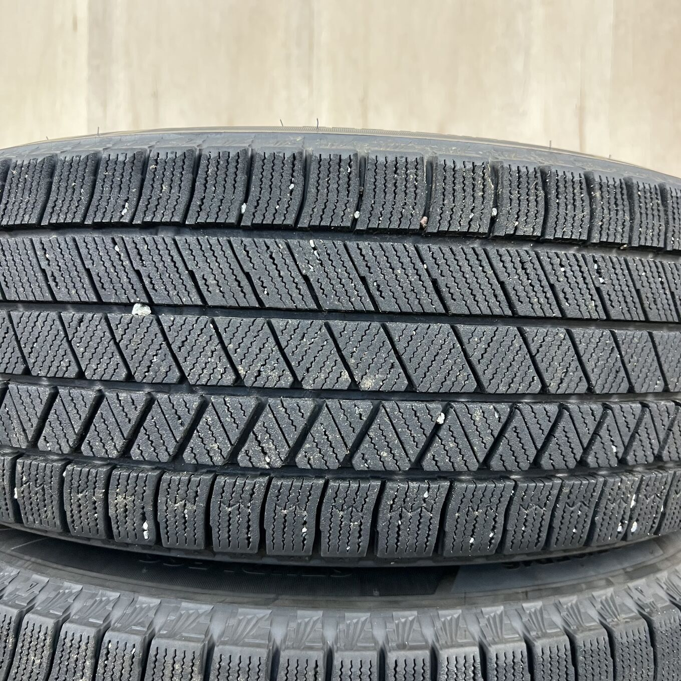 205/65 R16 Bridgestone BLIZZAK VRX3 — 28 100 ¥/комплект