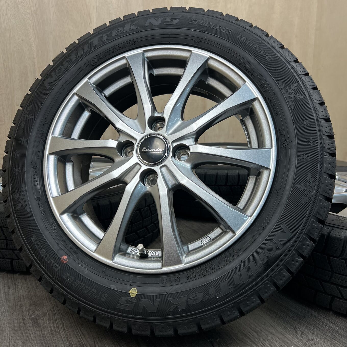 Б/У колесо в сборе 175/65 R15 EXCEEDER, артикул 0337AS000926