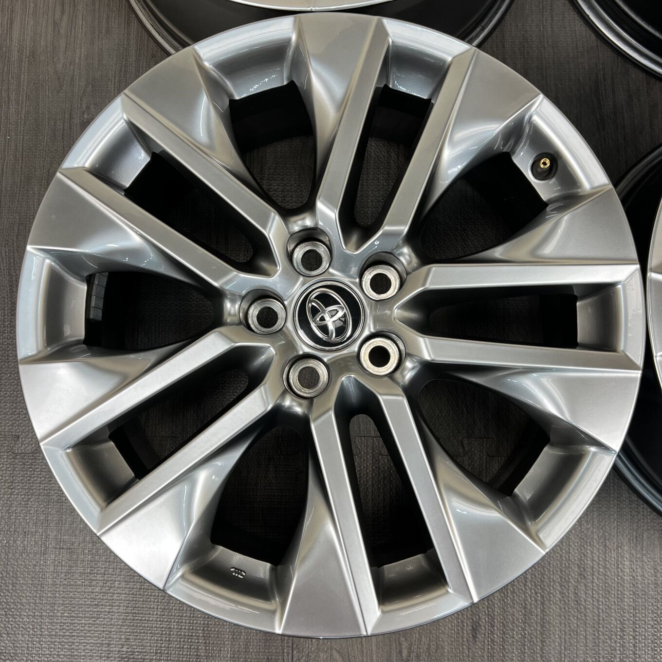 R19 7.5J ET40 5x114.3 Toyo RAV4 XA50 — 68 000 ¥/комплект