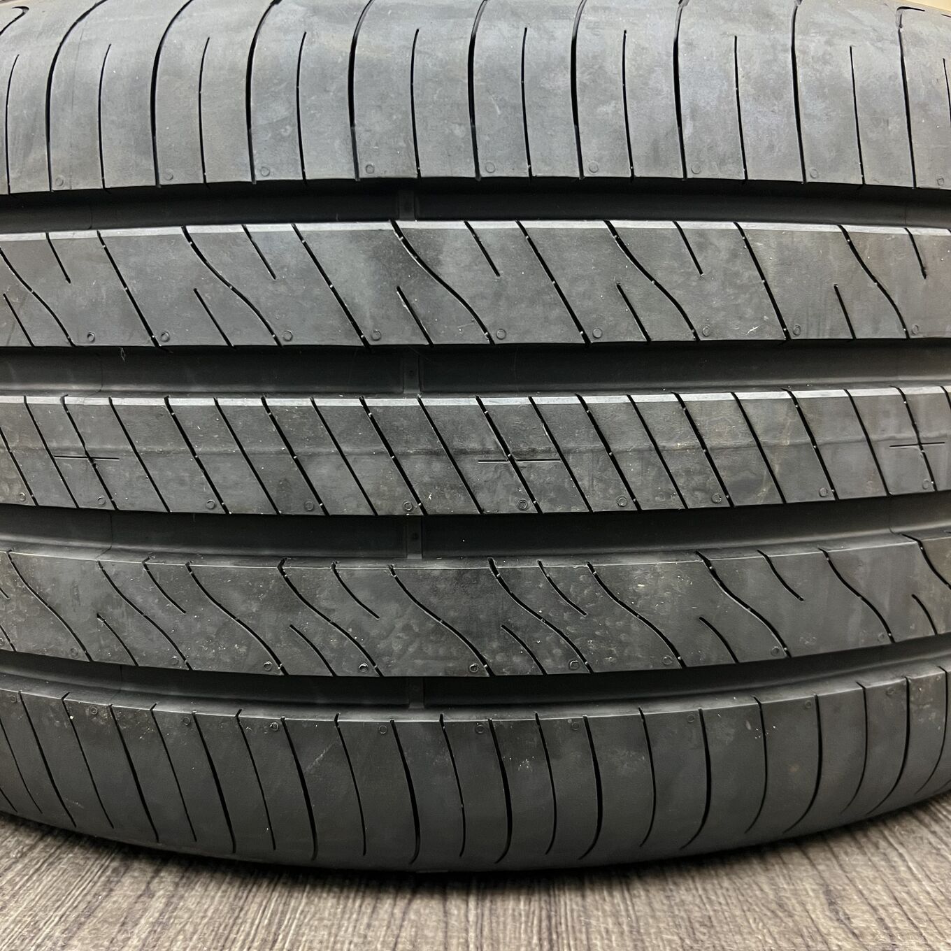 235/40 R18 Goodyear ASSURANCE COMFORTRED — 27 200 ¥/комплект