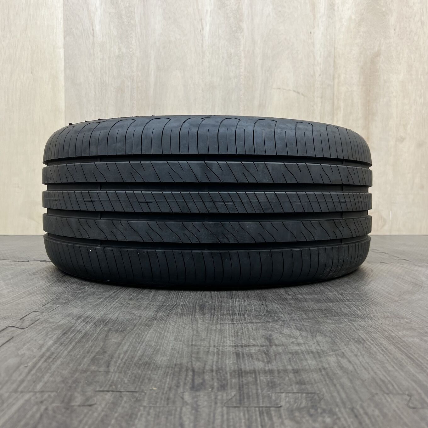 Goodyear ASSURANCE COMFORTRED 235/40 R18, фото 2