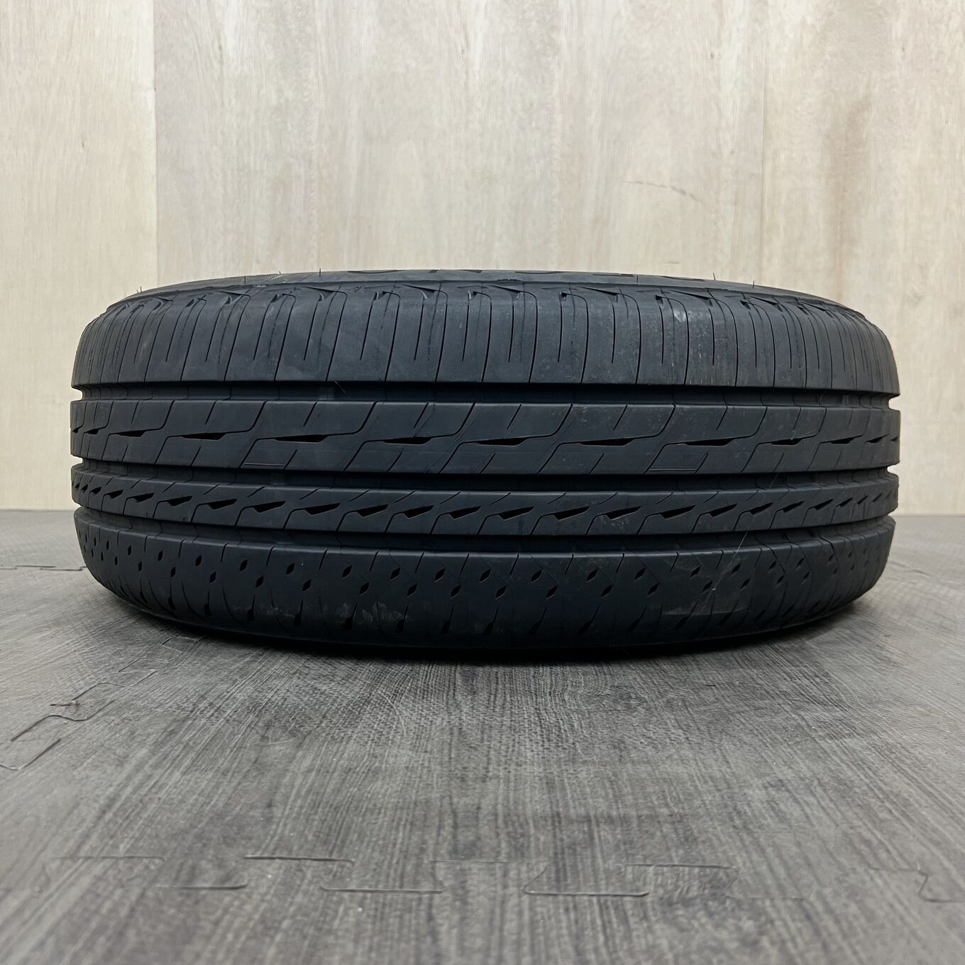 Bridgestone REGNO GR-XIII TYPE RV 215/50 R18, фото 2