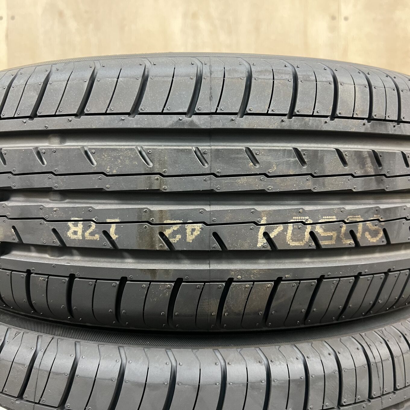 185/55 R16 Yokohama BLUEARTH ES32 — 25 500 ¥/комплект