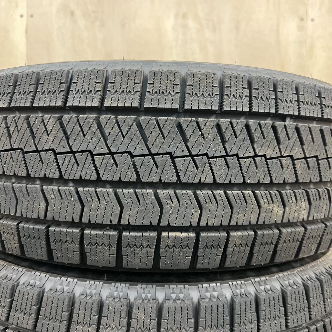 185/55 R15 Bridgestone BLIZZAK VRX2 — 17 000 ¥/комплект