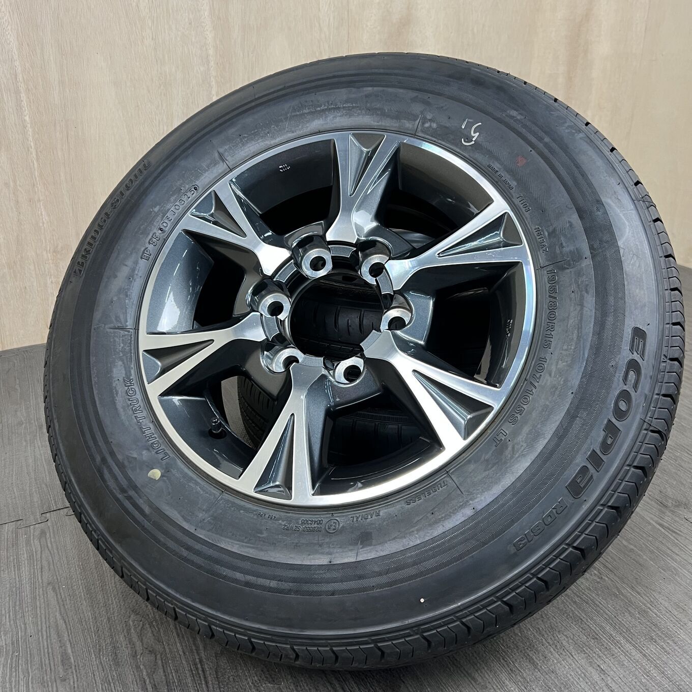Б/У колесо в сборе 195/80 R15 Bridgestone HIACE 200, артикул 0367AS000926