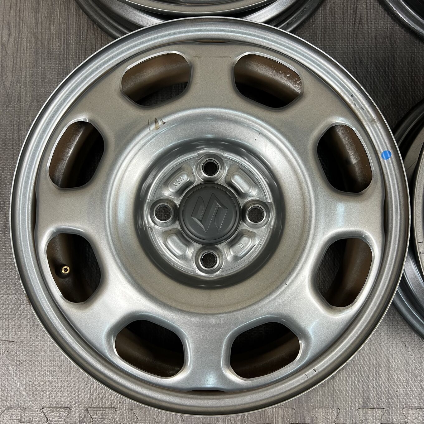 R15 4.5J ET45 4x100 HUSTLER — 10 200 ¥/комплект