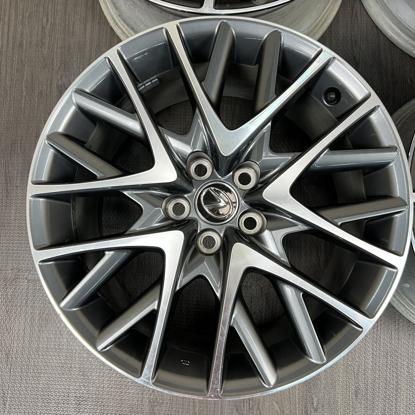 R19 8J ET45 5x114.3 RC350 F SPORT — 76 500 ¥/комплект