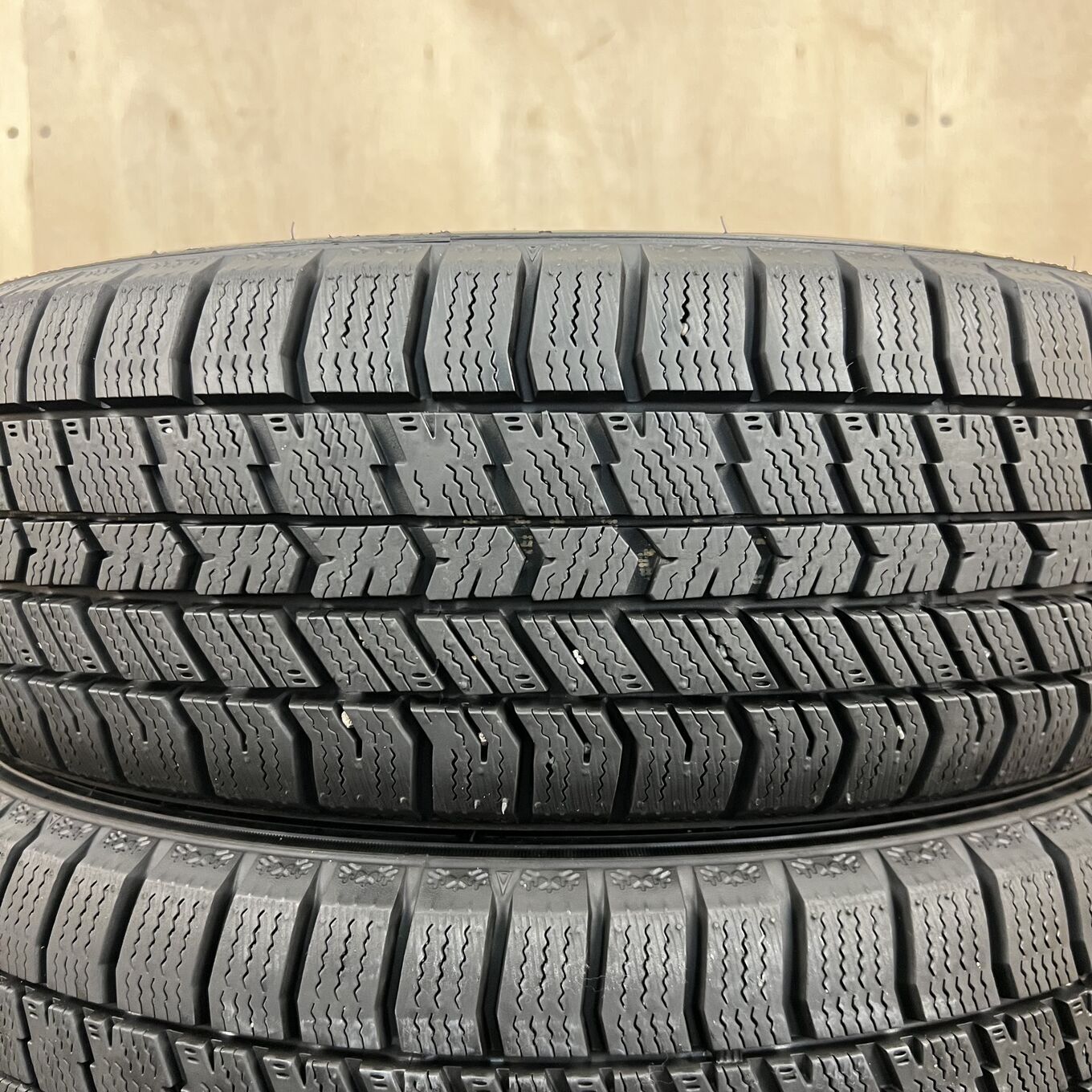165/65 R14 Goodyear ICE NAVI 8 — 12 800 ¥/комплект