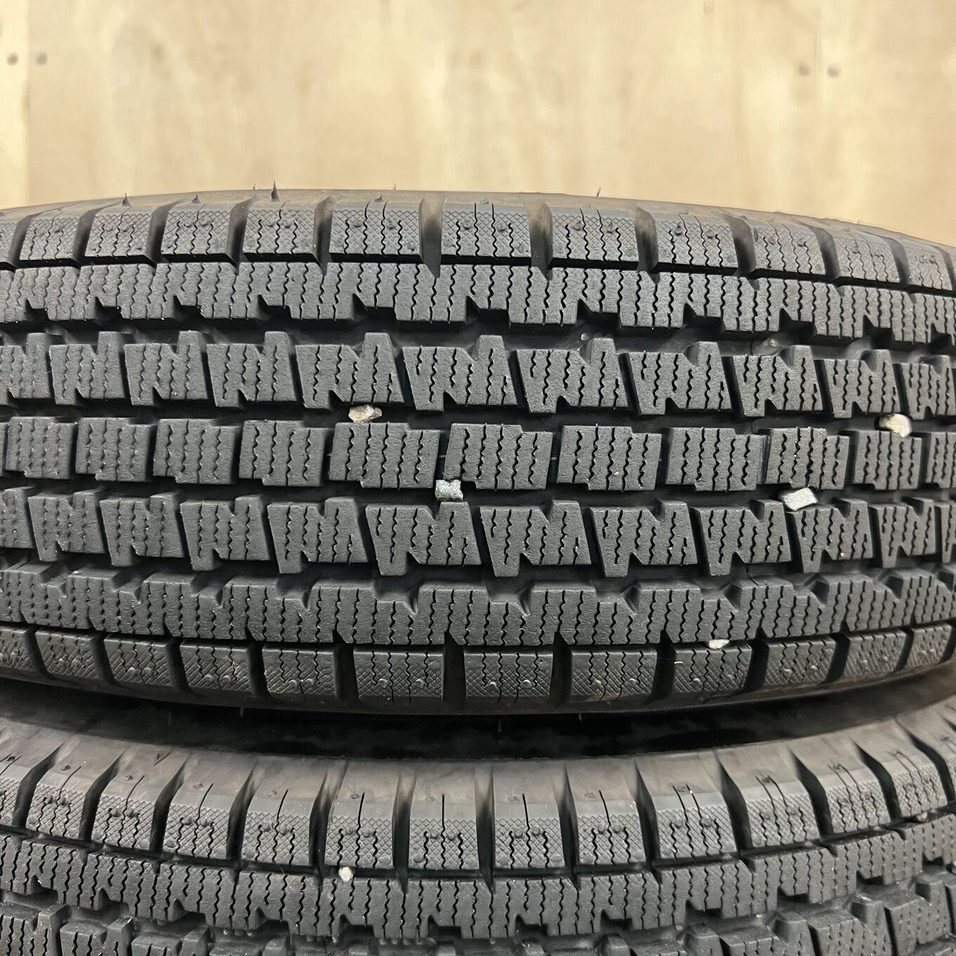 145/80 R12 Bridgestone W300 — 13 600 ¥/комплект