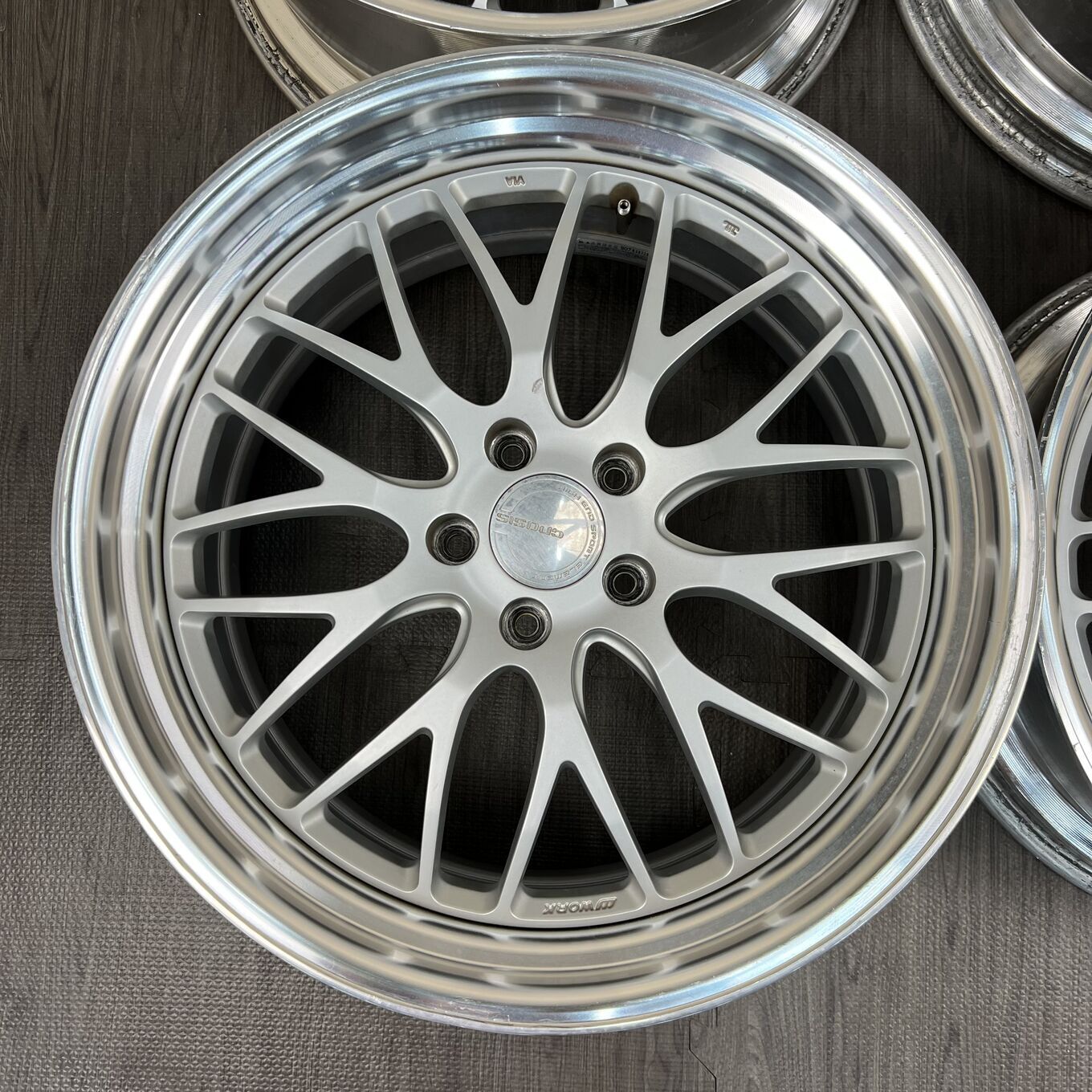 R20 8.5J ET37 5x114.3 GNOSIS GH2-SR — 102 000 ¥/комплект