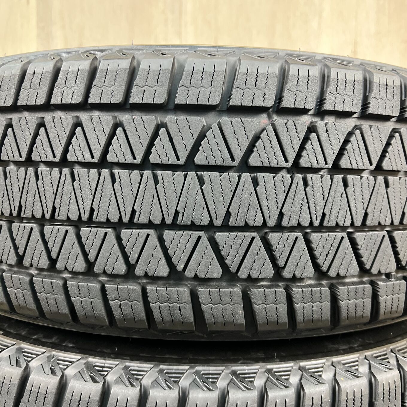 225/60 R17 Bridgestone BLIZZAK DM-V3 — 25 500 ¥/комплект