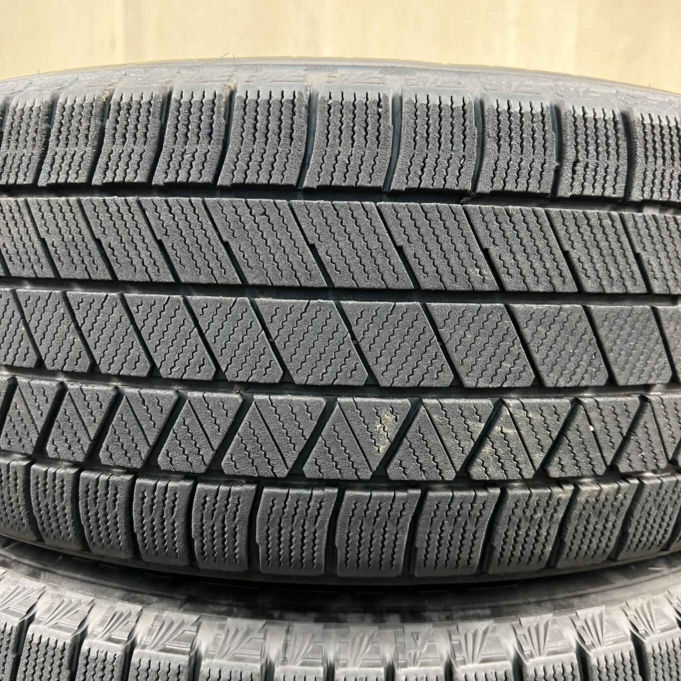225/60 R17 Bridgestone BLIZZAK VRX3 — 34 000 ¥/комплект