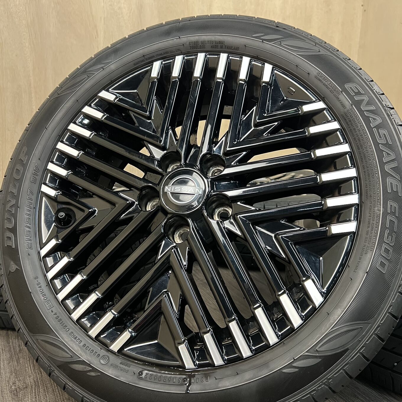 Б/У колесо в сборе 215/50 R17 Dunlop LEAF, артикул 0415AS000926