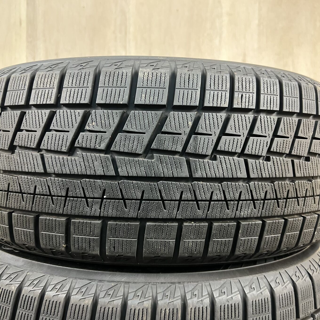 215/50 R17 Yokohama ICE GUARD IG60 — 17 000 ¥/комплект